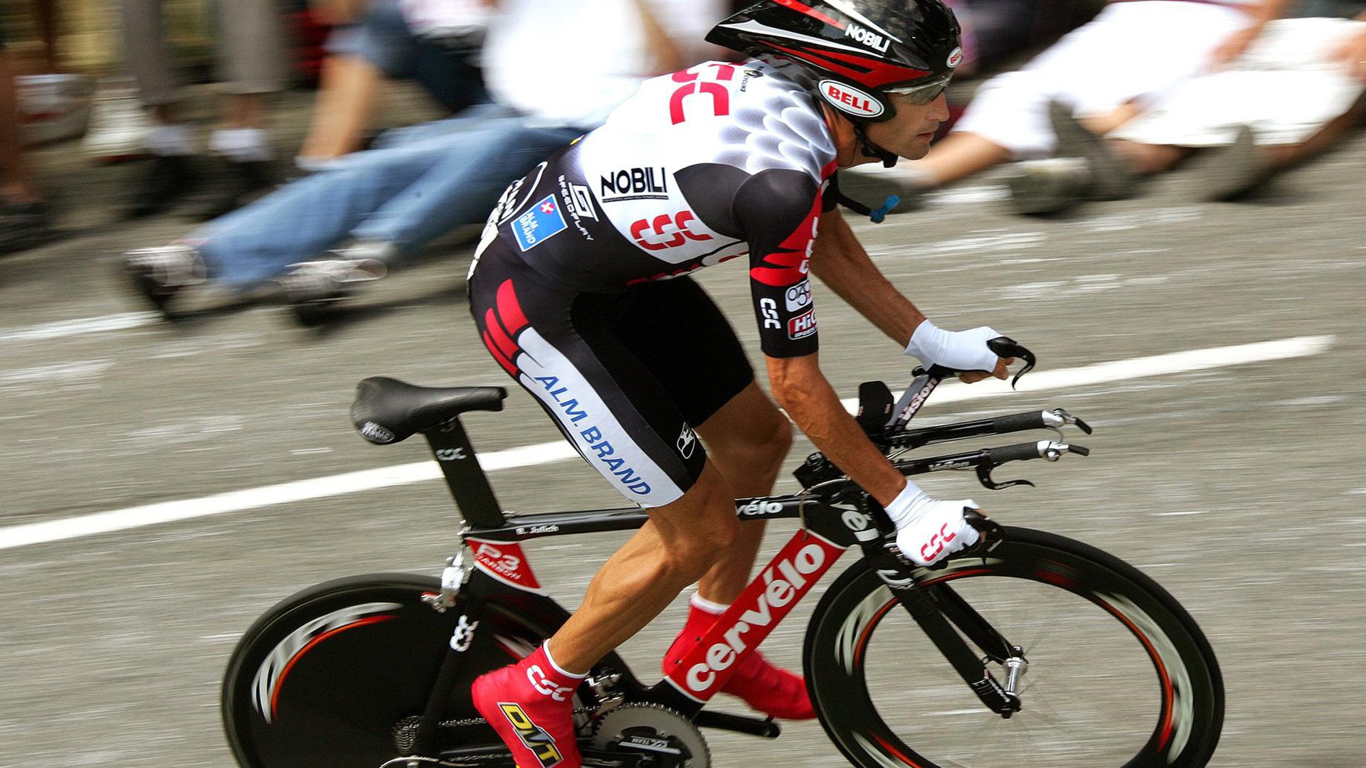 哈登投中致胜一球快船险胜，哈登投中了多少三分球